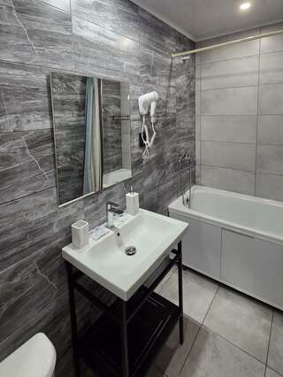 Гостиница Град Отель Череповец Номер стандарт с 2 односпальными кроватями (с завтраком)-4